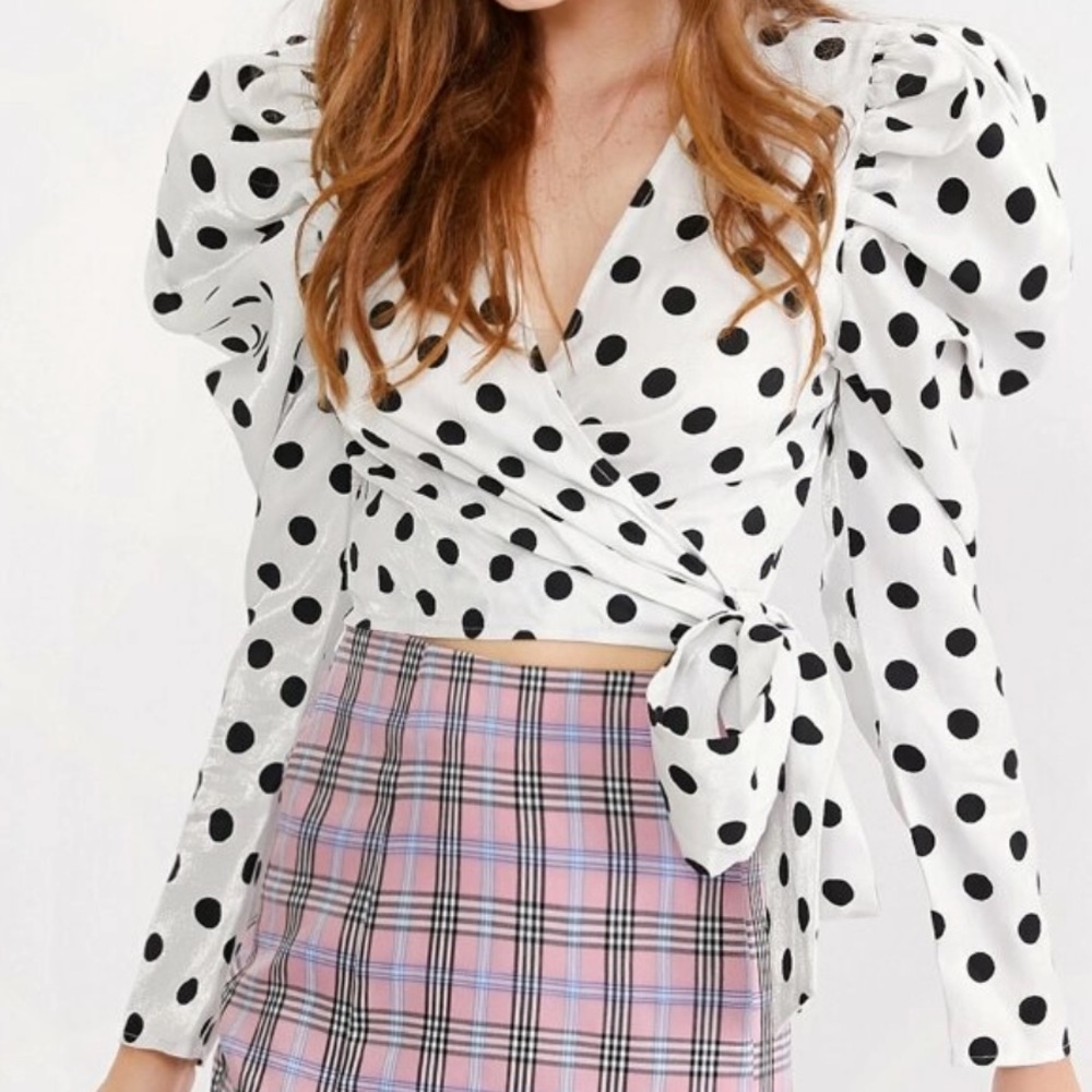 Wrap side polka dotes top